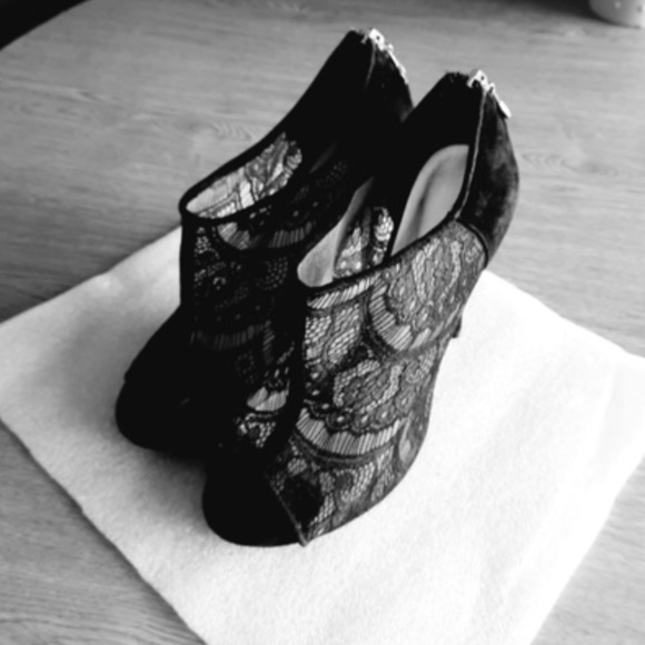 High Heels - Picture 1 of 2